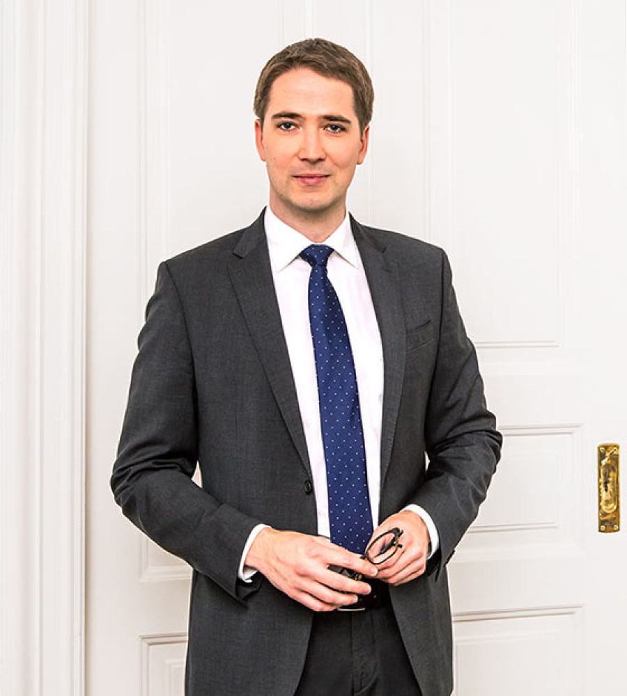 Dirk Wiedemann 博士，经济法学硕士